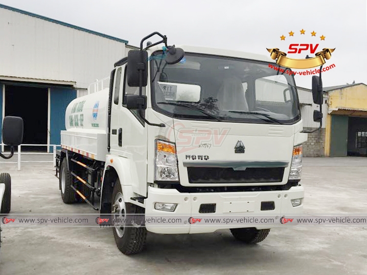 6,000 Litres Water Bowser Sinotruk - RF